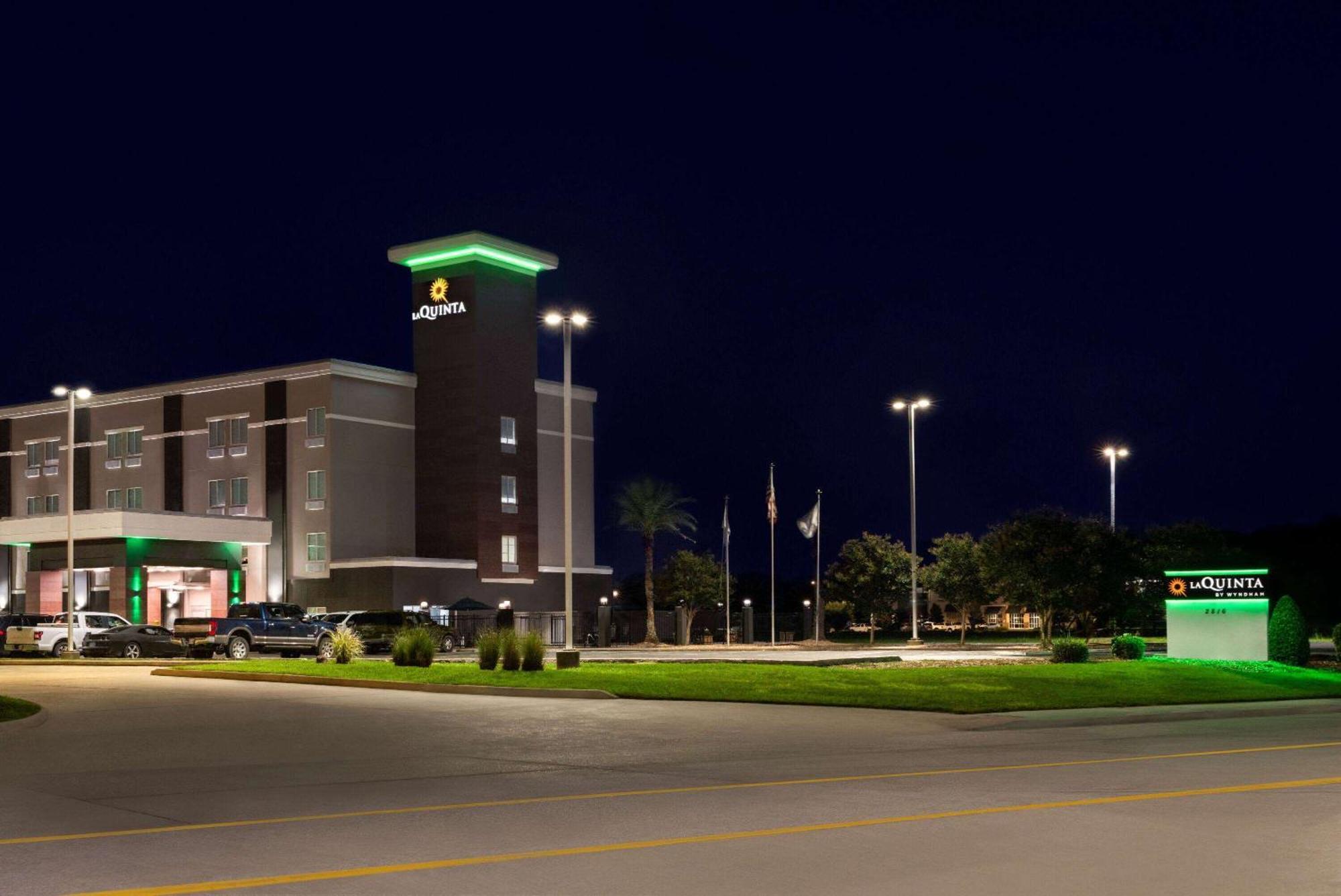 Hotel La Quinta By Wyndham Gonzales La Exteriér fotografie